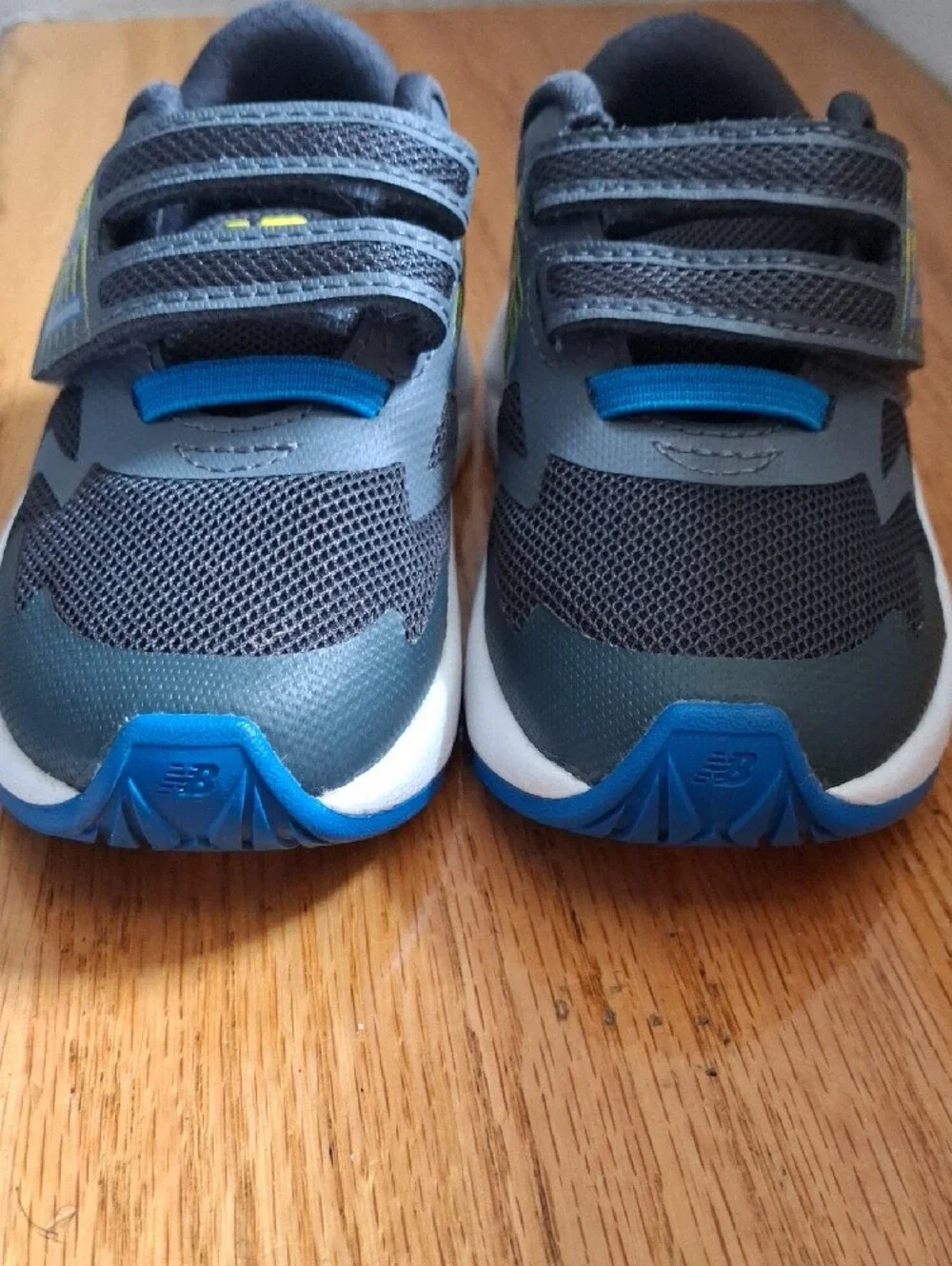 New Balance Rave Sneakers NEW